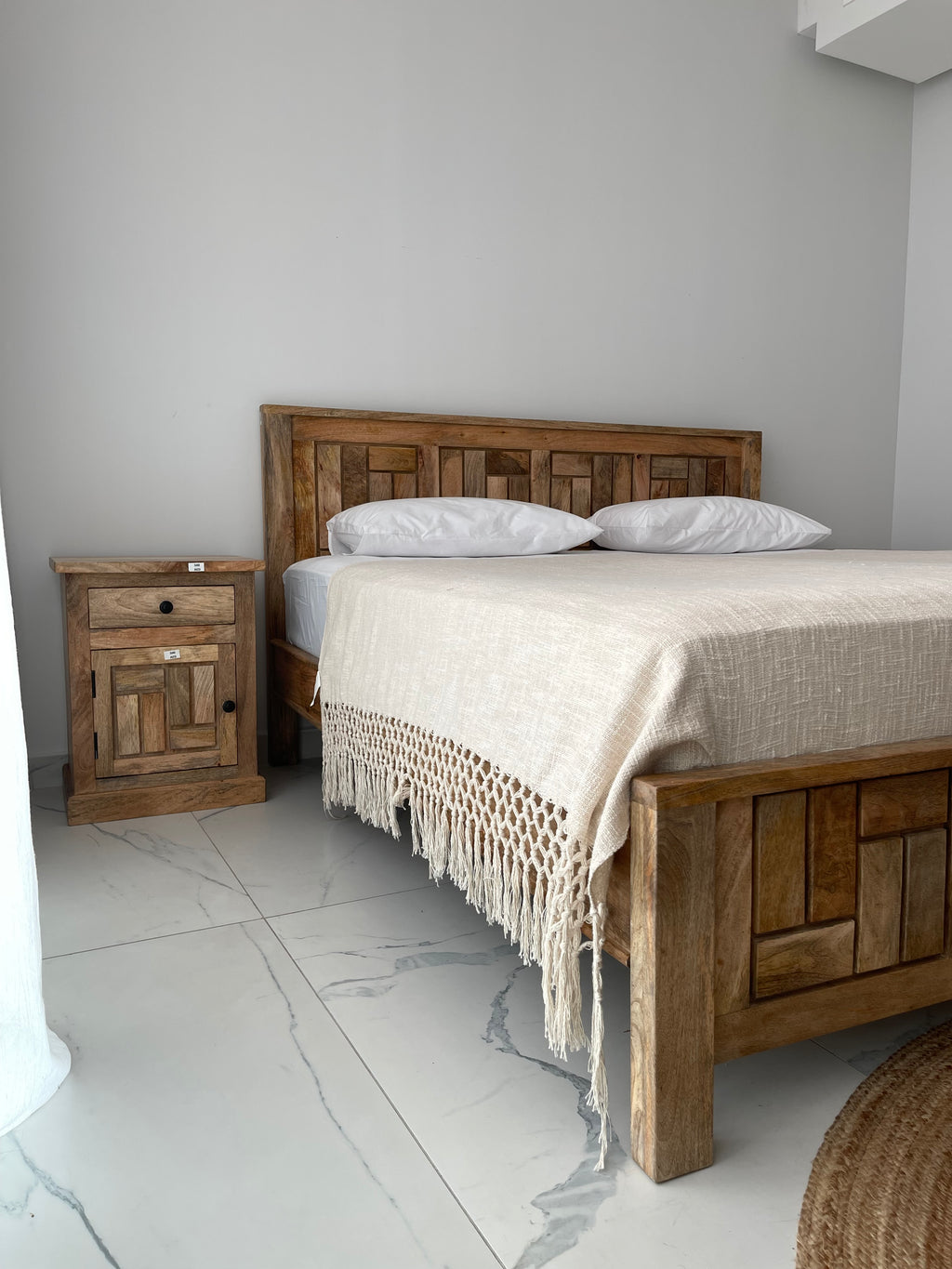 Mango wood bed