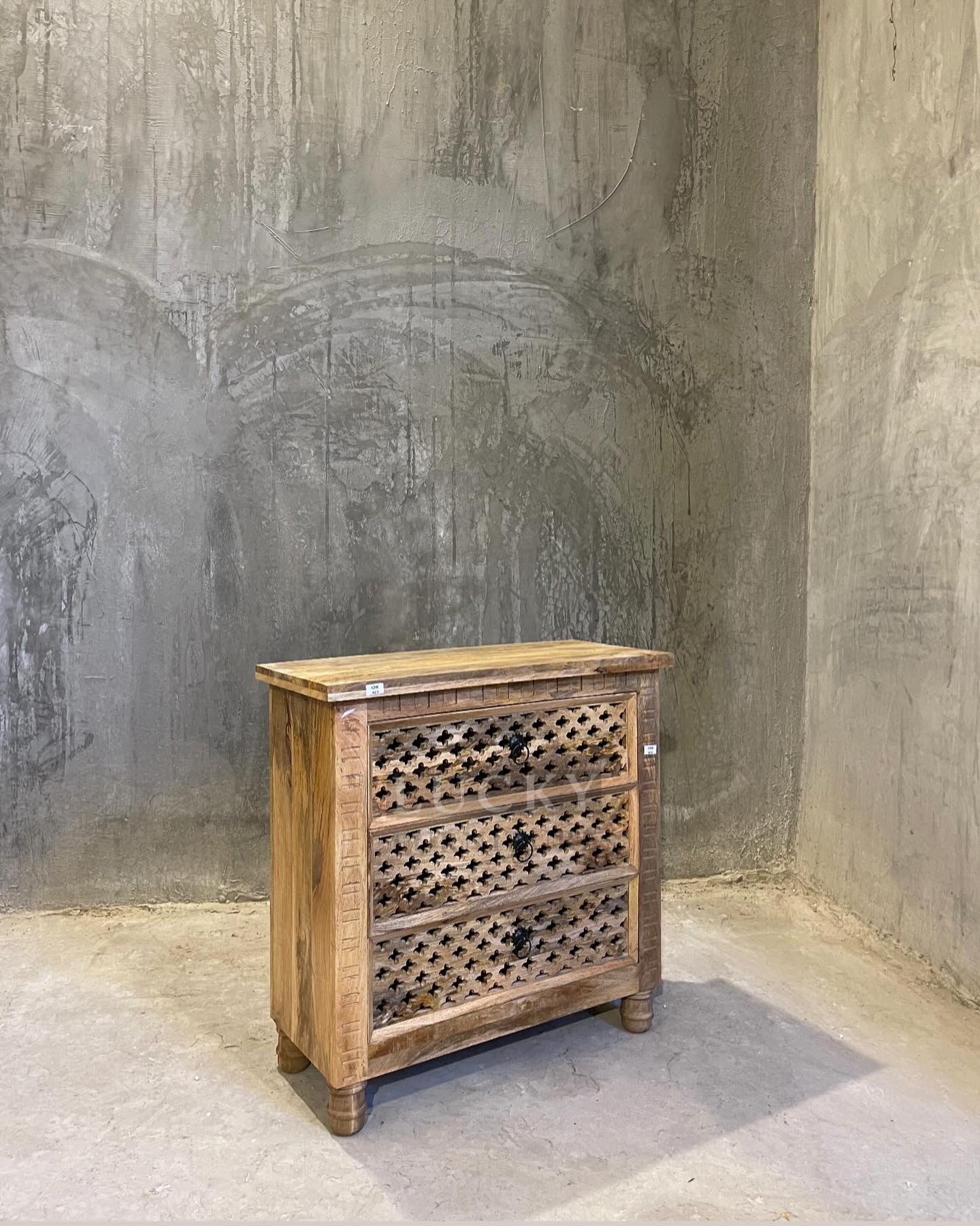 Jig saw 3 draw chest