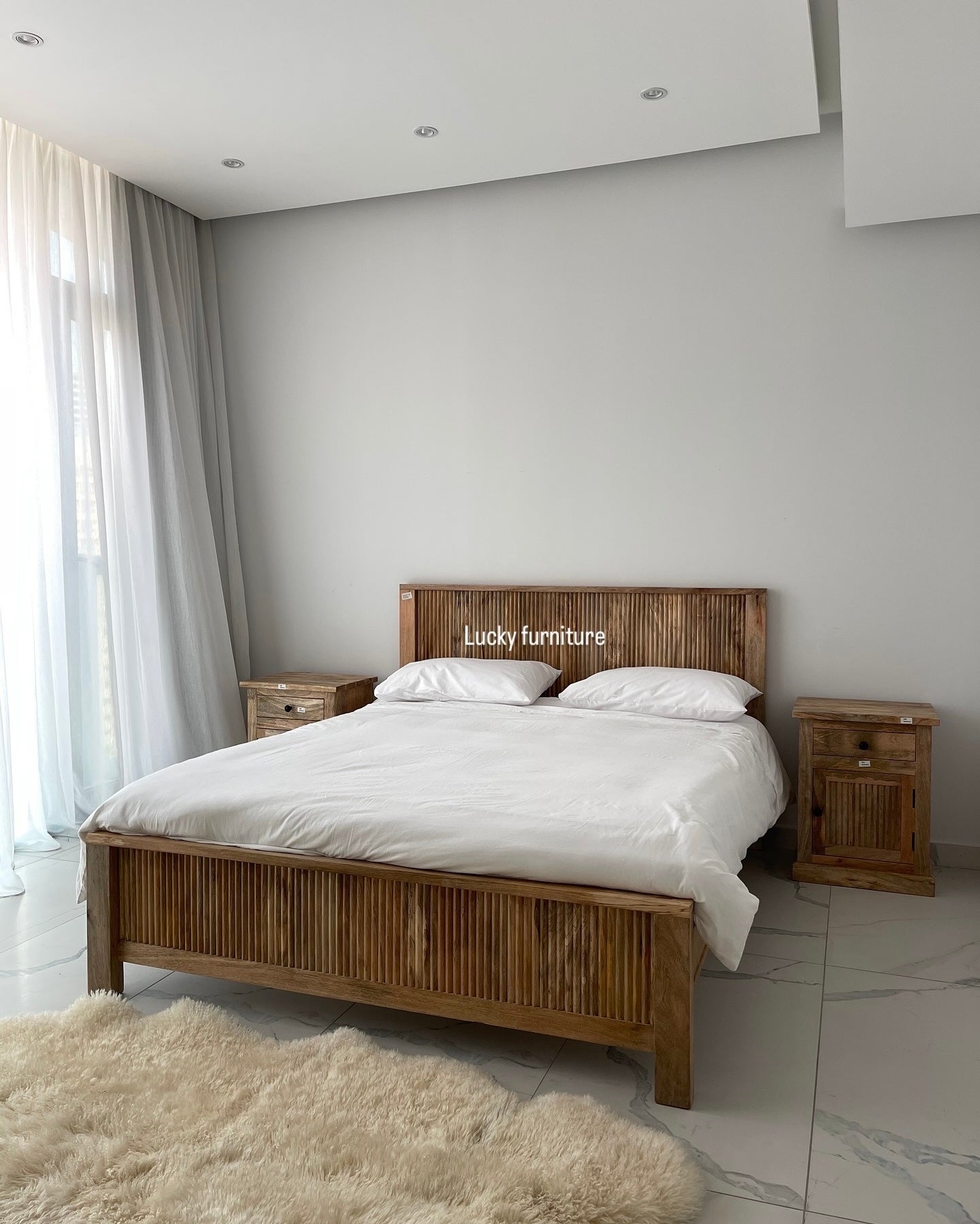 Fluted mango wood bed