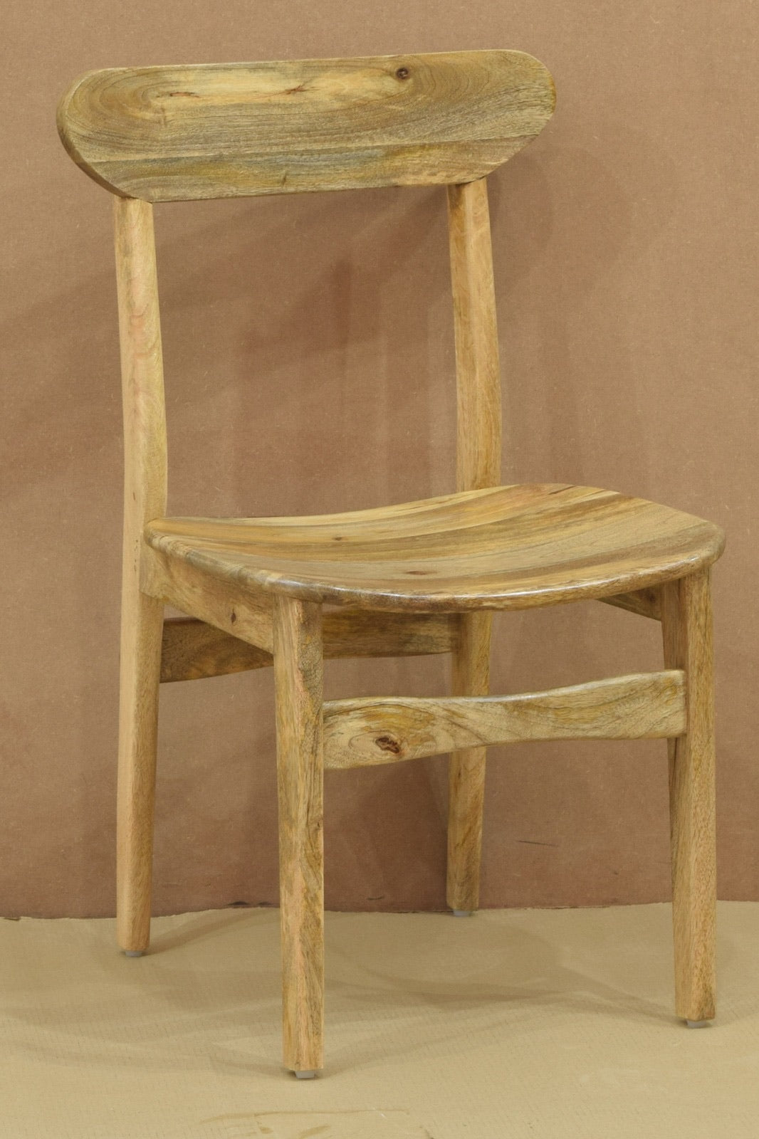 Mango wood rounded chair
