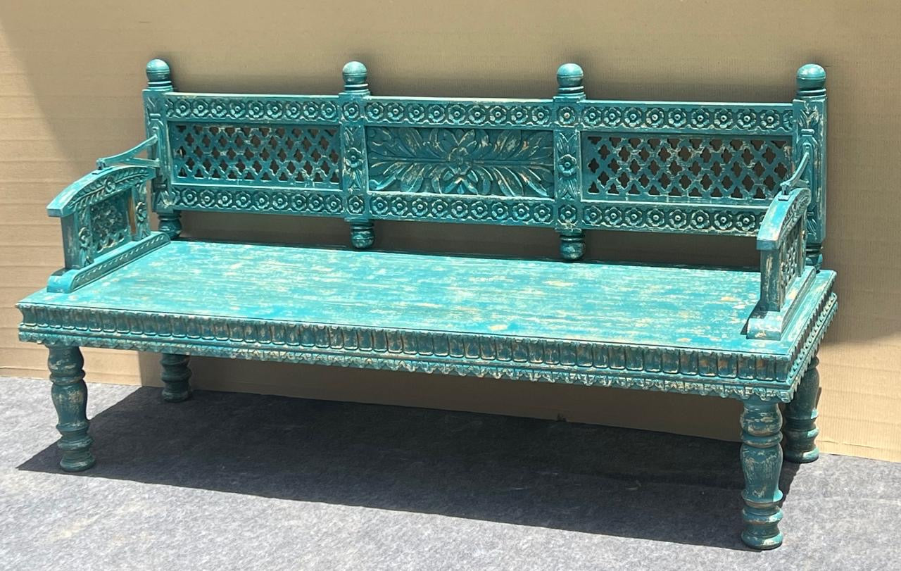 Lattice pattern carved bench