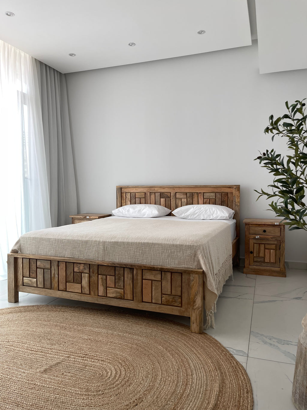 Mango wood bed