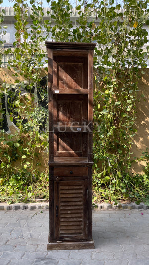 Narrow shutter design bookshelf