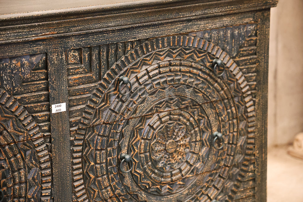 Carved 6 draw chest of drawers