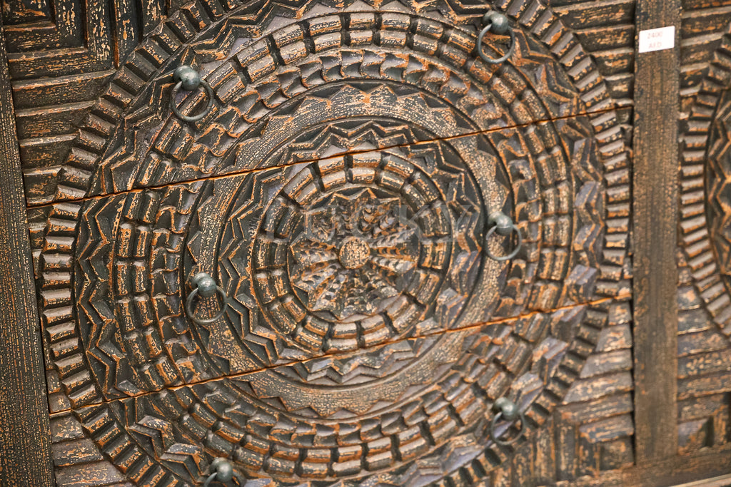 Carved 6 draw chest of drawers