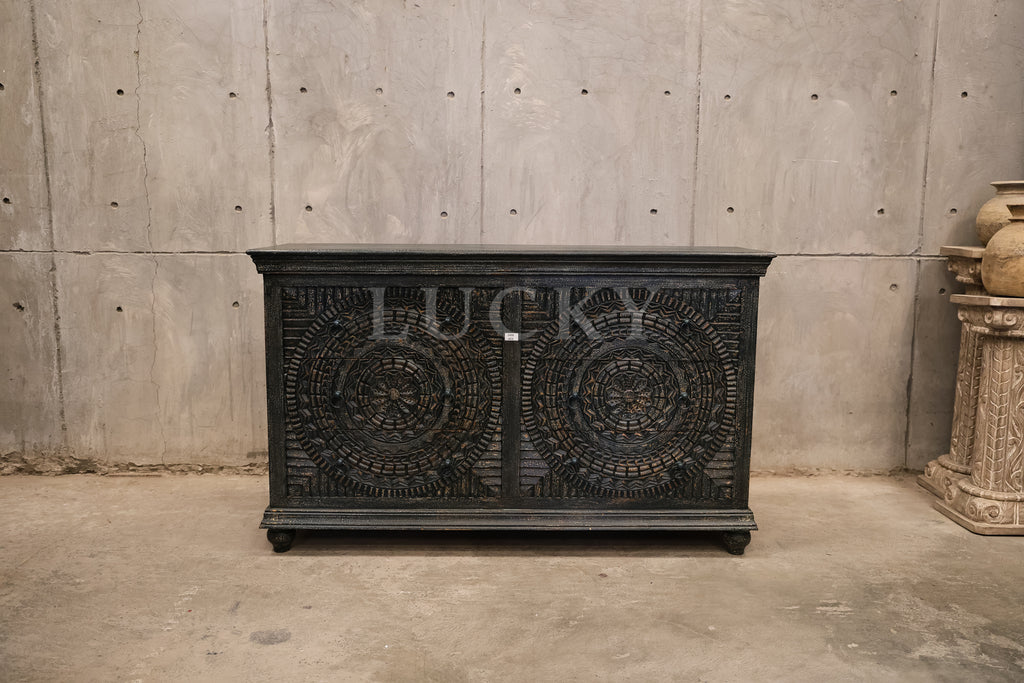 Carved 6 draw chest of drawers