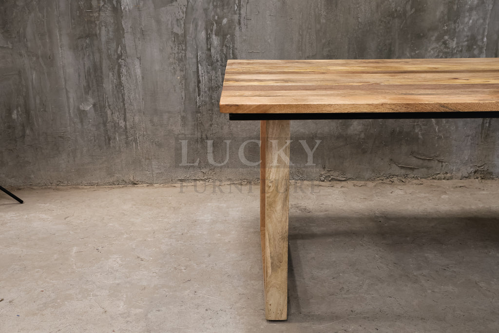 Mango wood U wooden legs table.