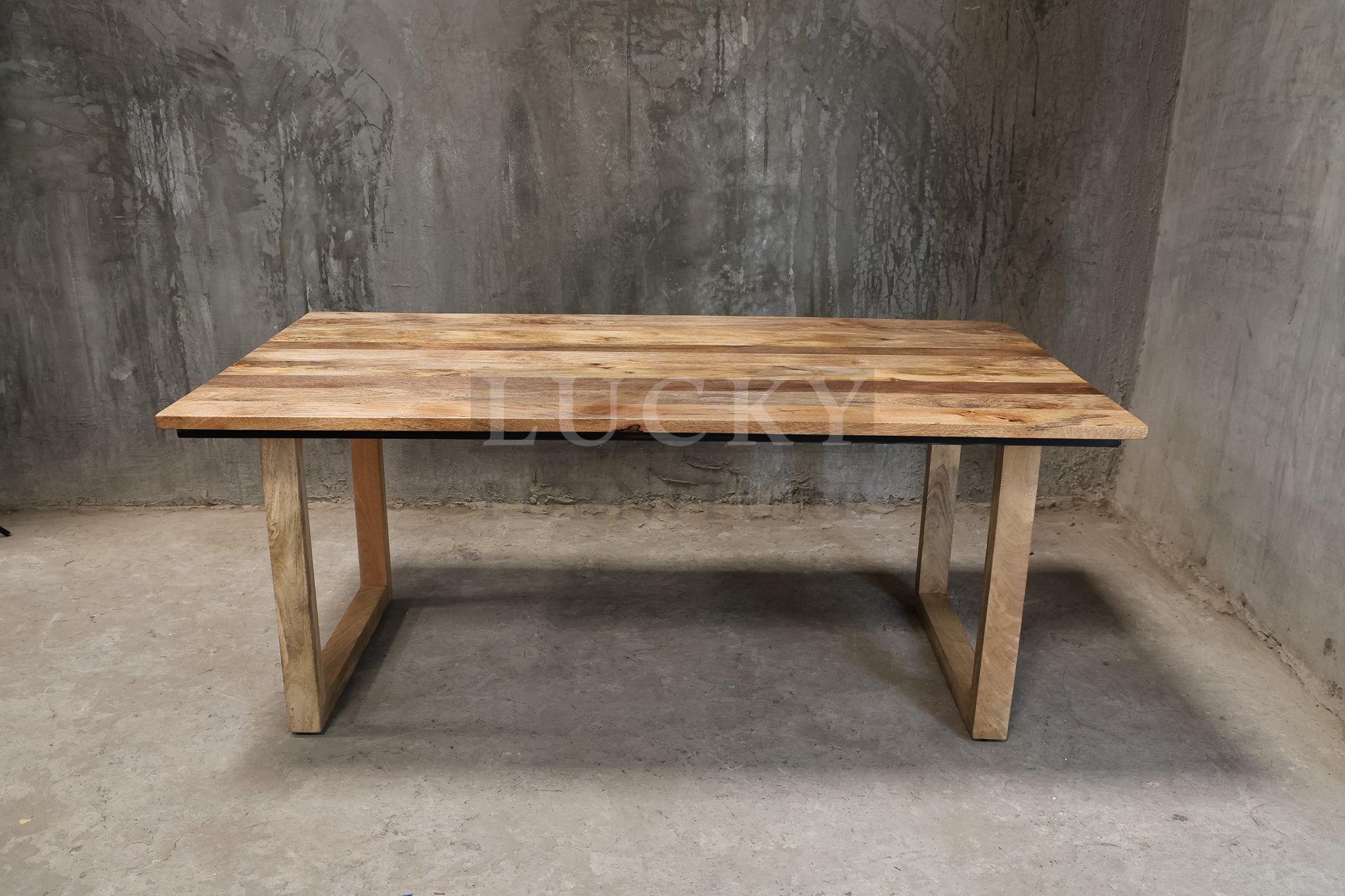Mango wood U wooden legs table.