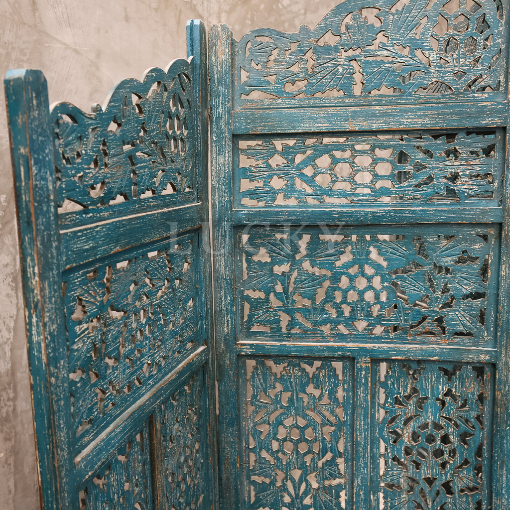 Vibrant carved room diving.