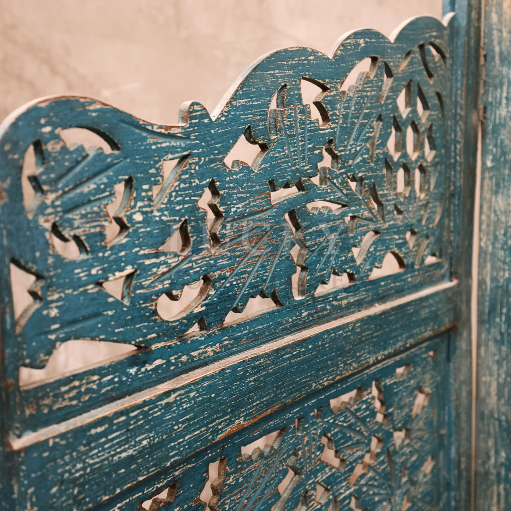 Vibrant carved room diving.