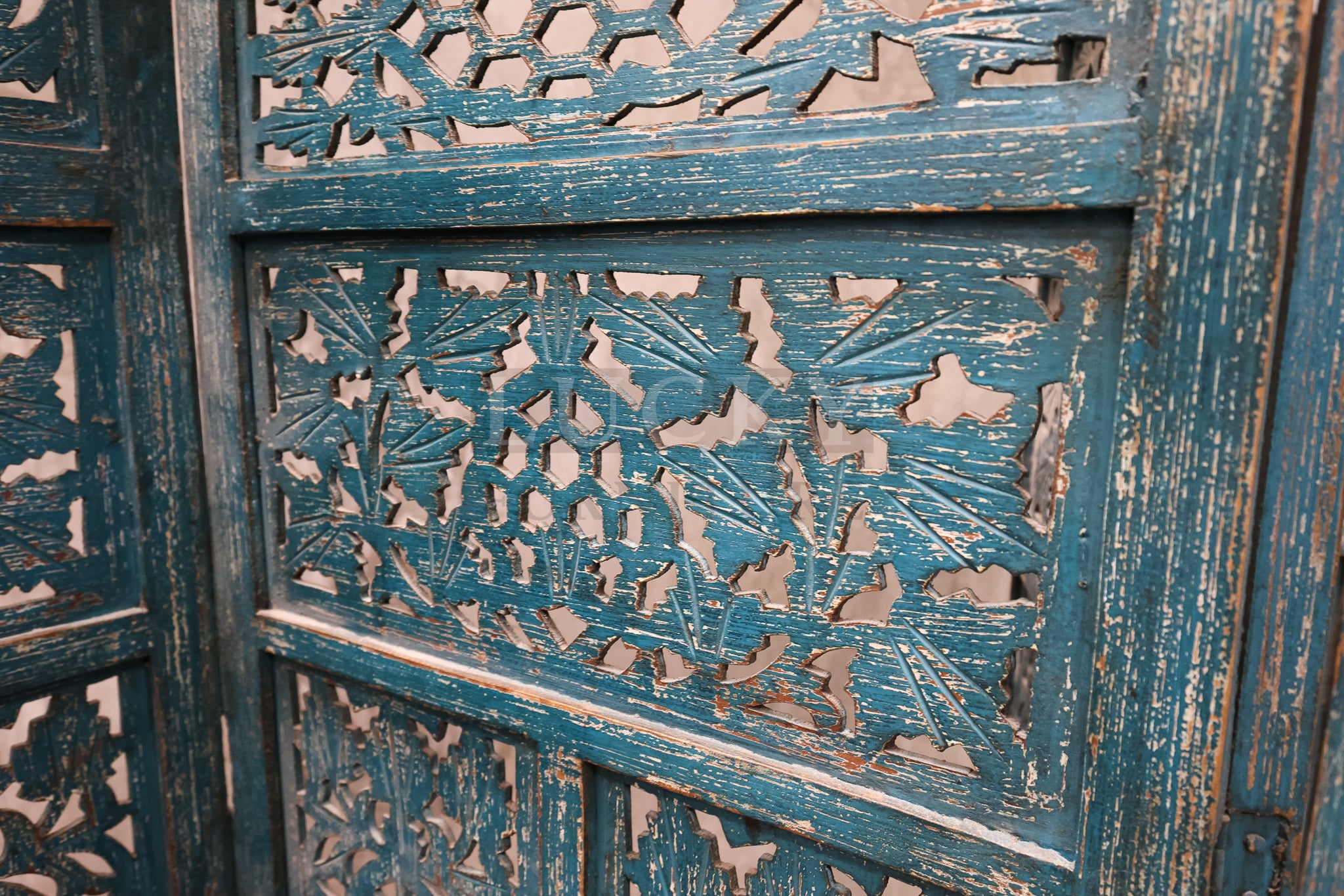 Vibrant carved room diving.