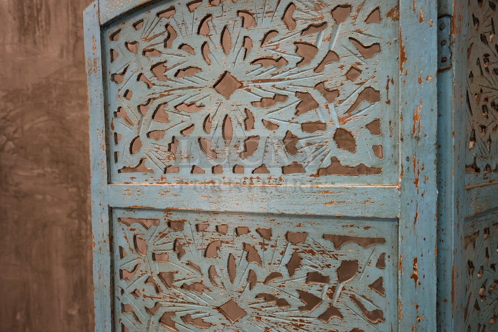 Vibrant carved room diving.