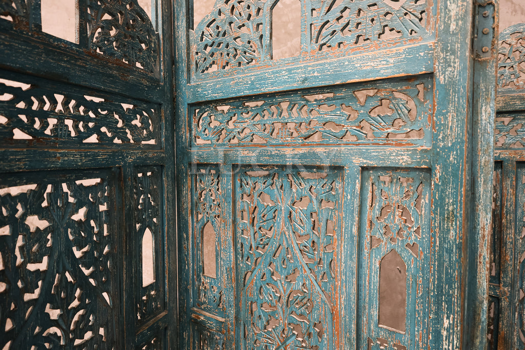 Vibrant carved room diving.