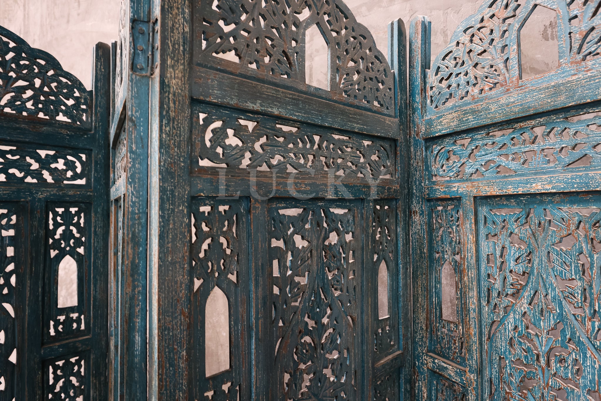 Vibrant carved room diving.