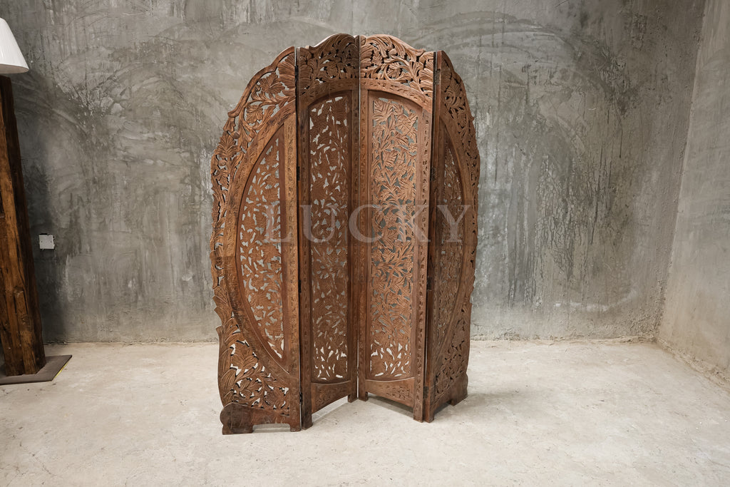 Vibrant carved room diving.