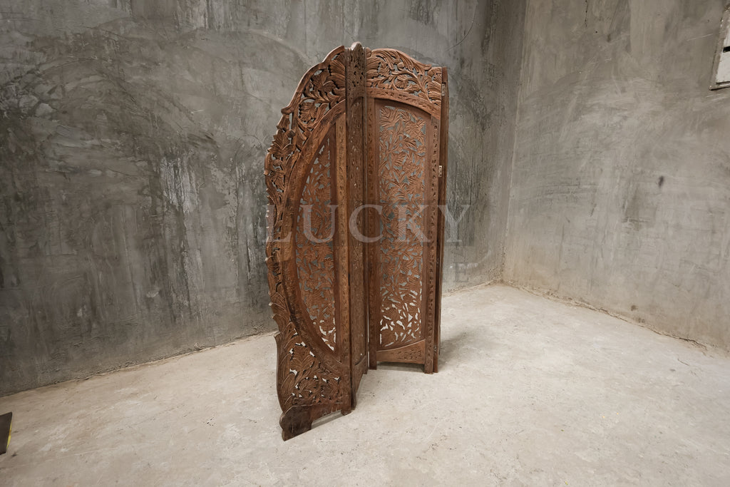Vibrant carved room diving.
