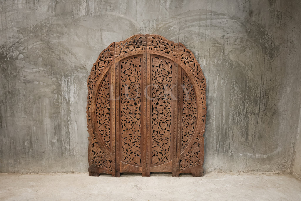 Vibrant carved room diving.