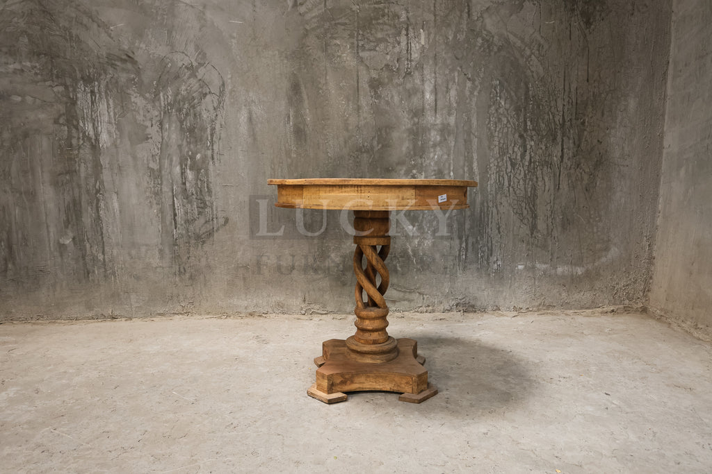 Candle base mango wood table.