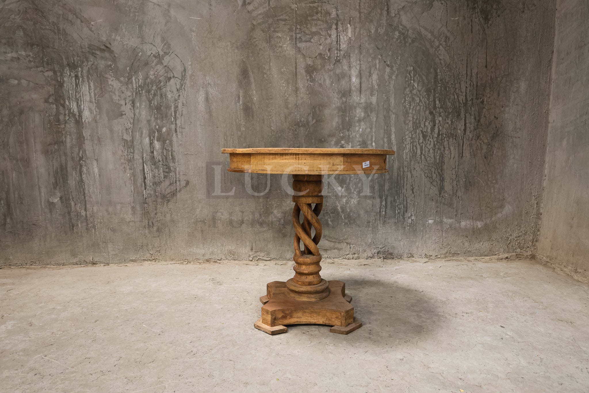 Candle base mango wood table.