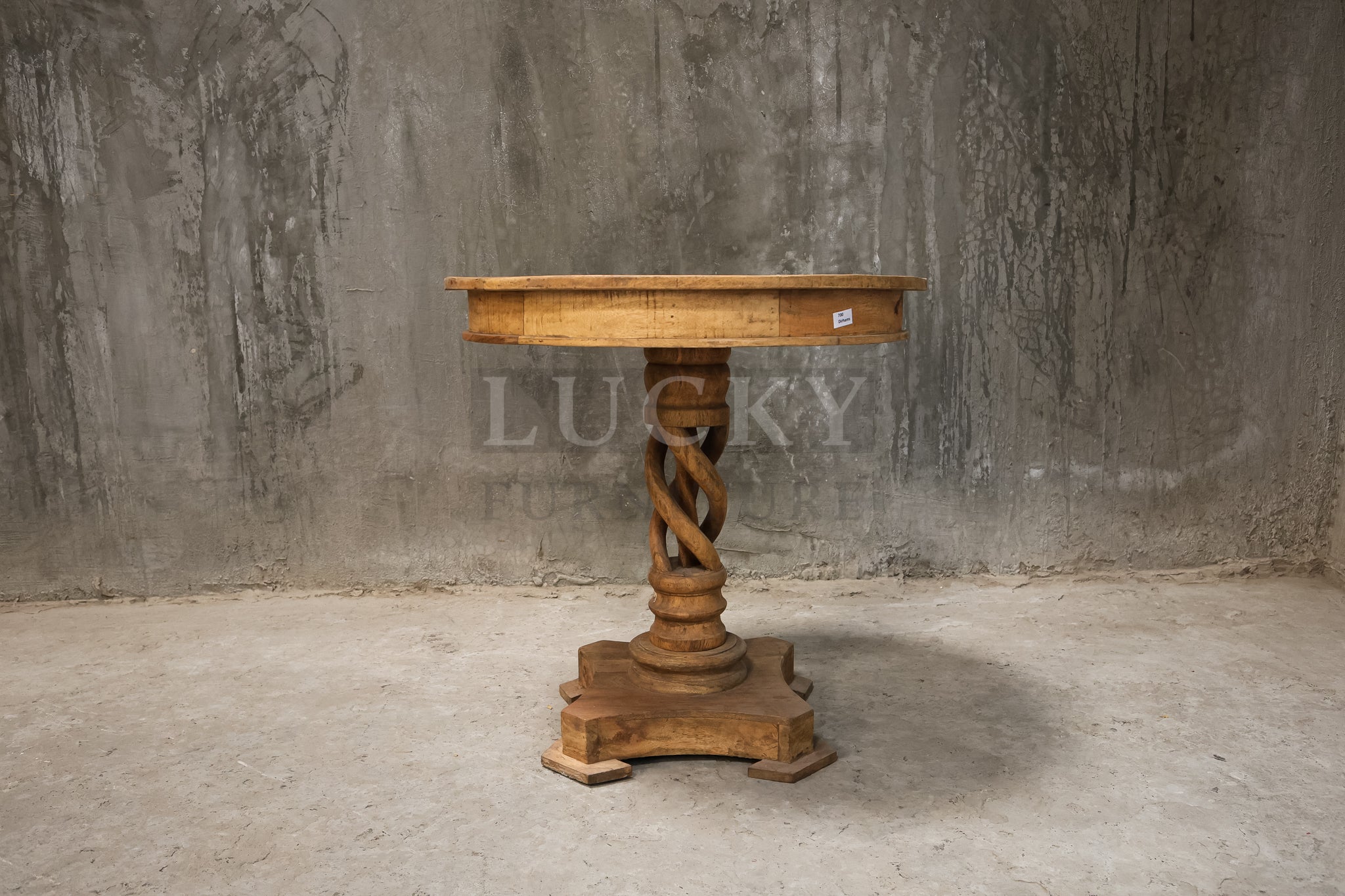 Candle base mango wood table.
