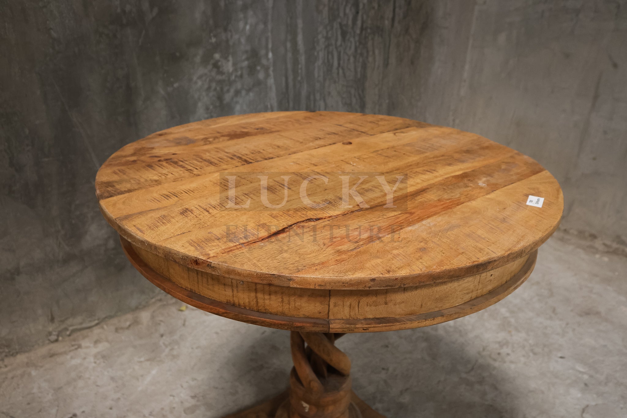 Candle base mango wood table.