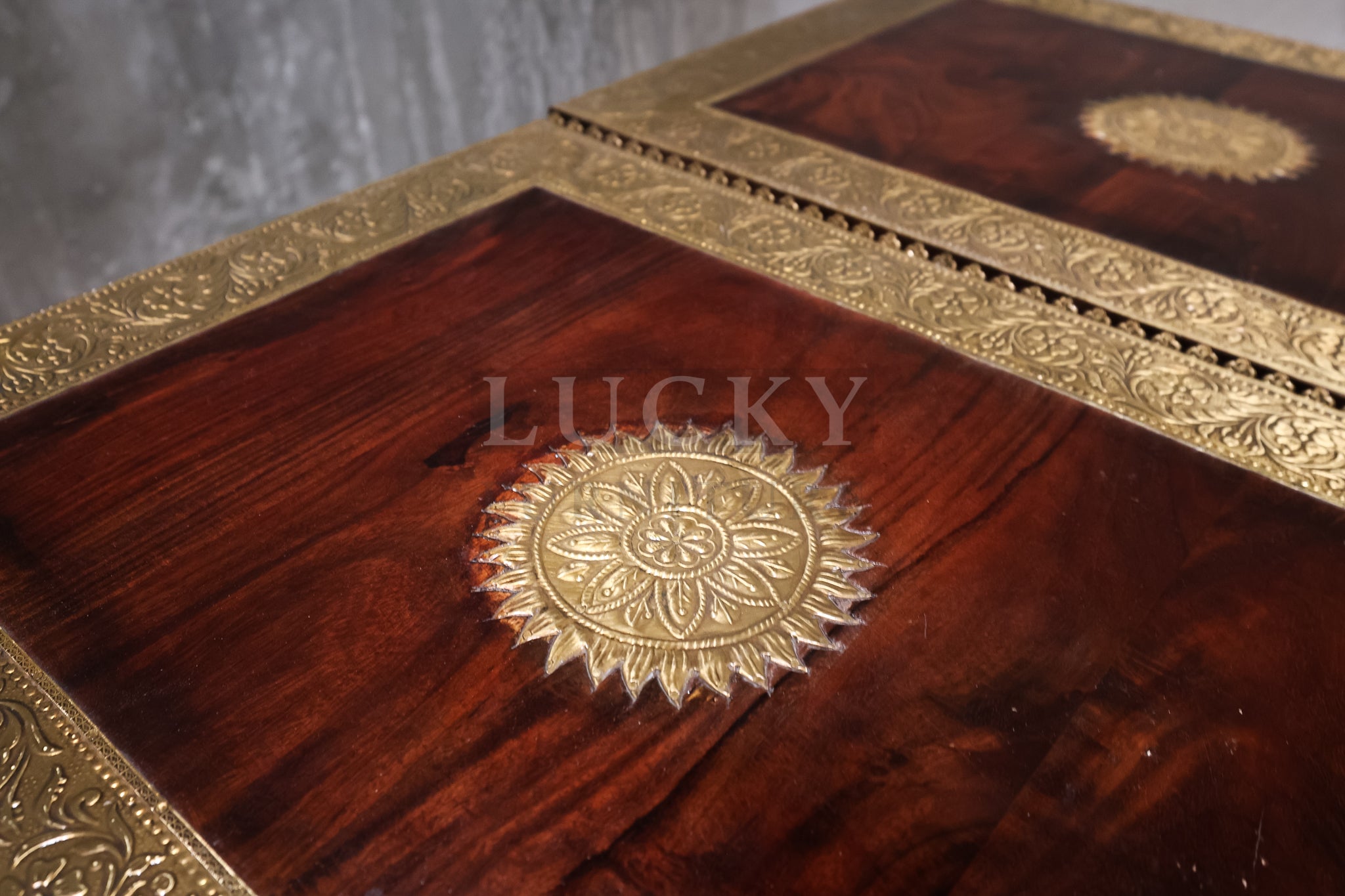 Brass inlay folding bar.