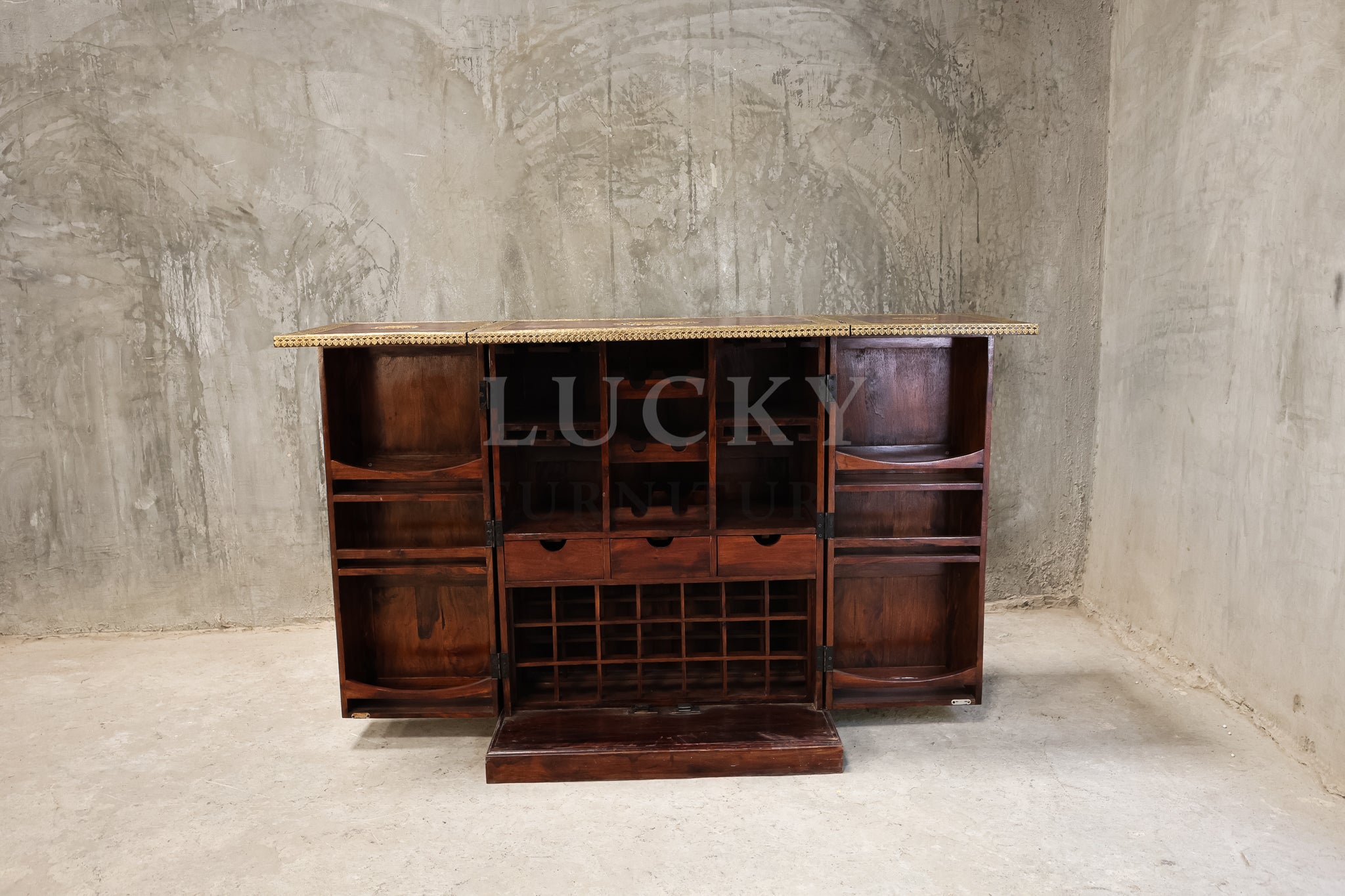 Brass inlay folding bar.