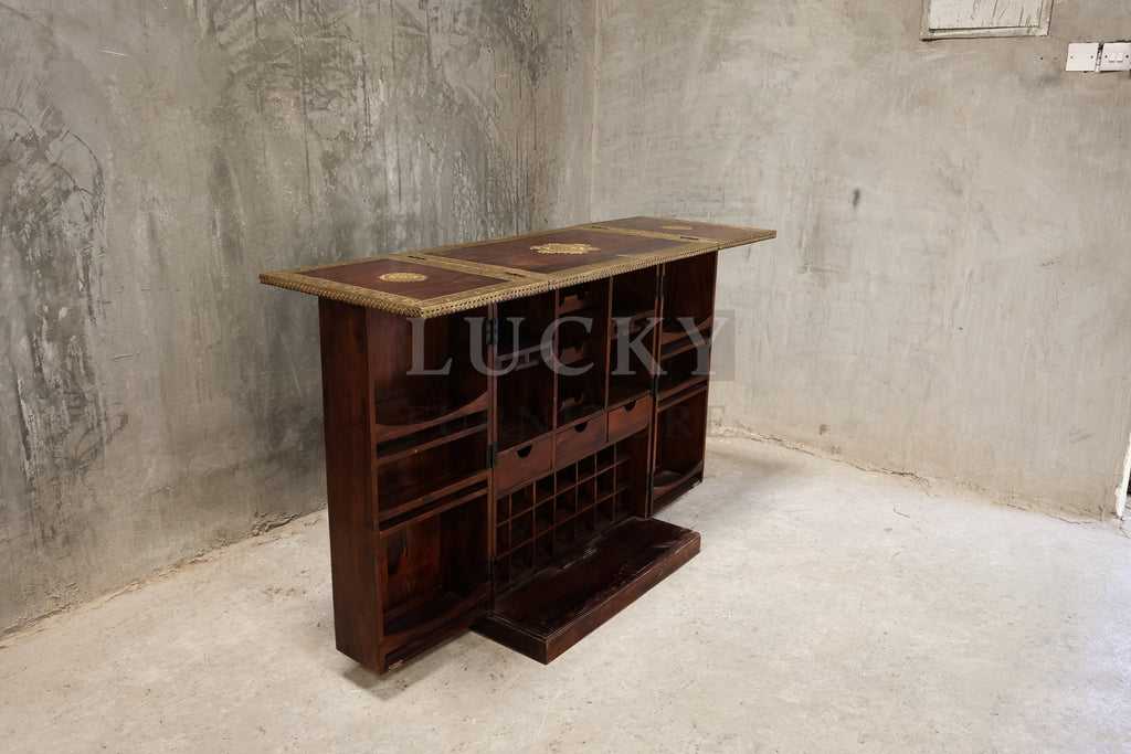 Brass inlay folding bar.