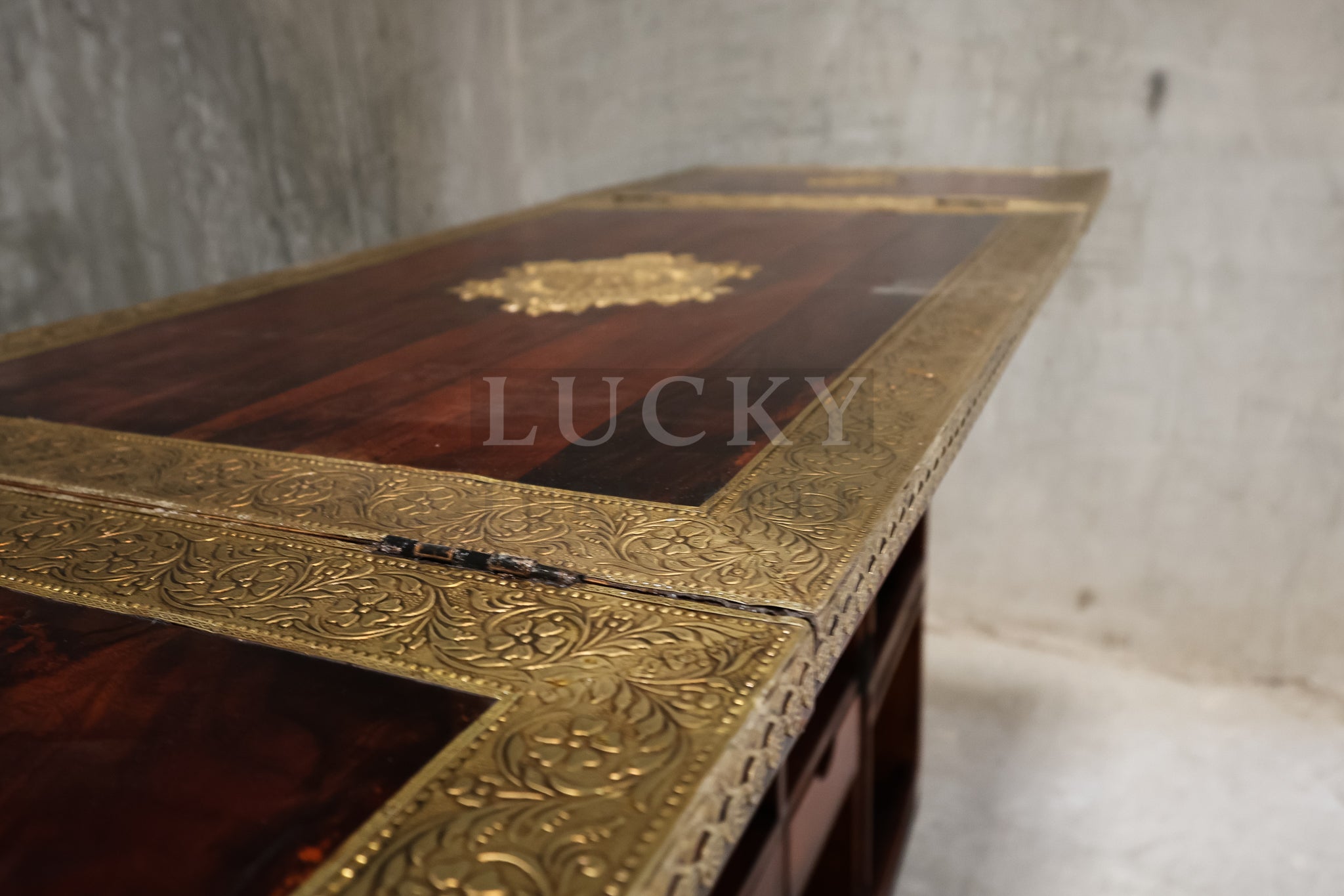 Brass inlay folding bar.