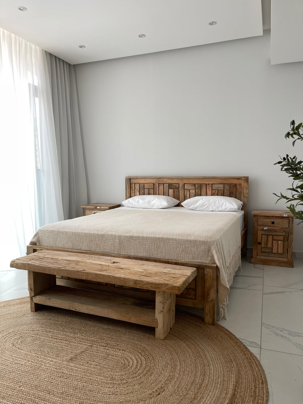 Mango wood bed