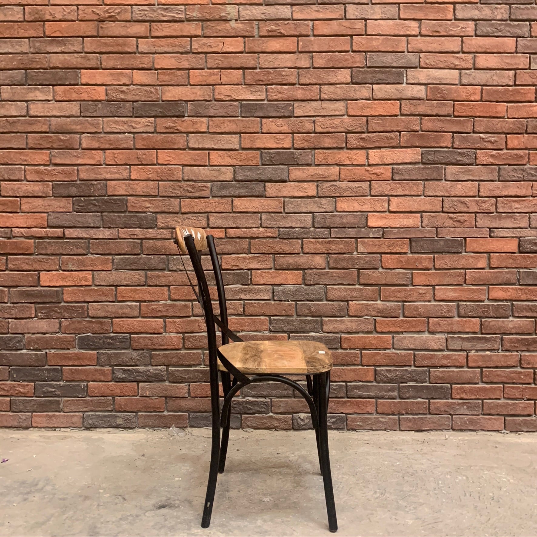 X black metal mango wood chair