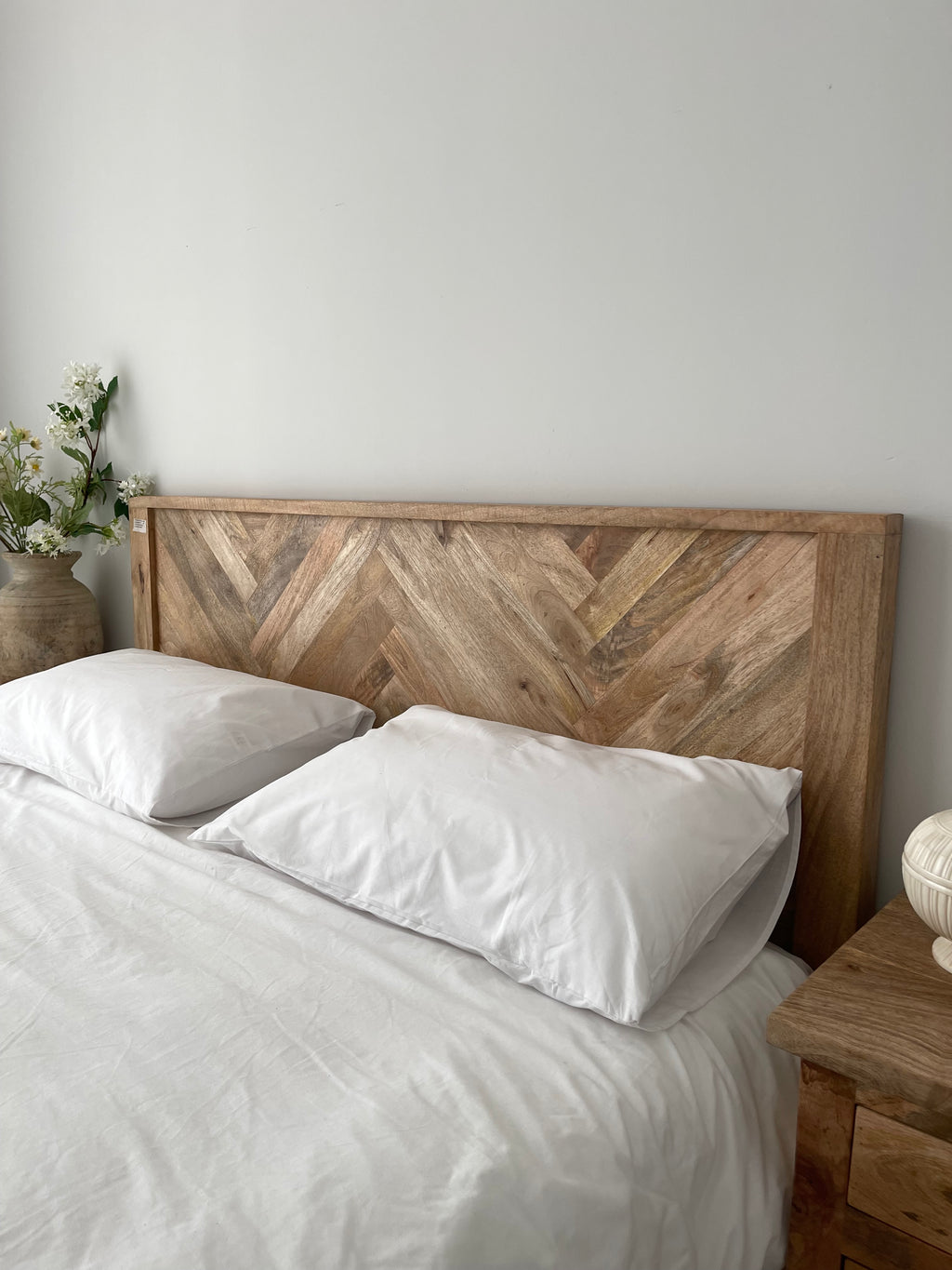 Herringbone pattern bed