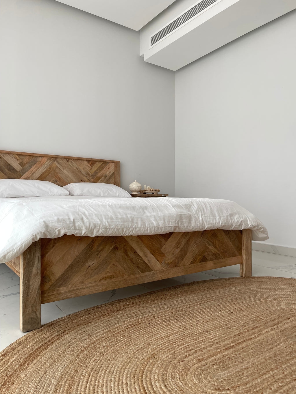 Herringbone pattern bed