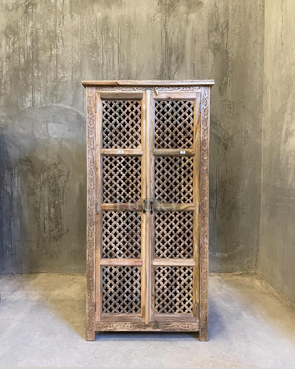 Jig saw cabinet