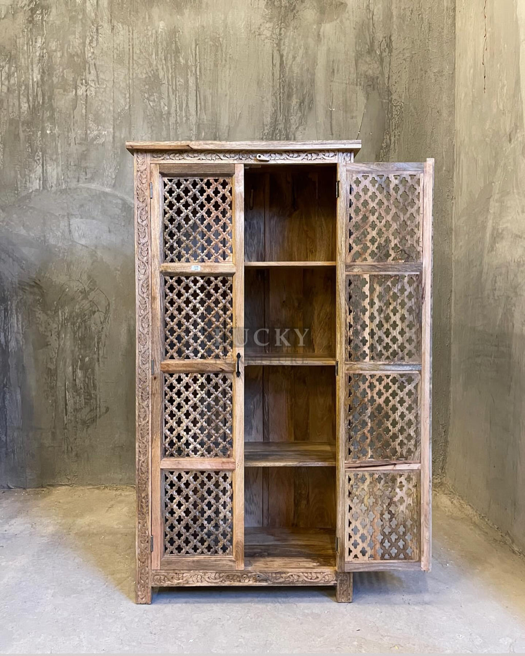 Jig saw cabinet