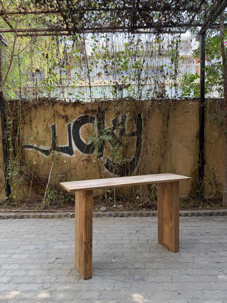 Fluted mango wood console