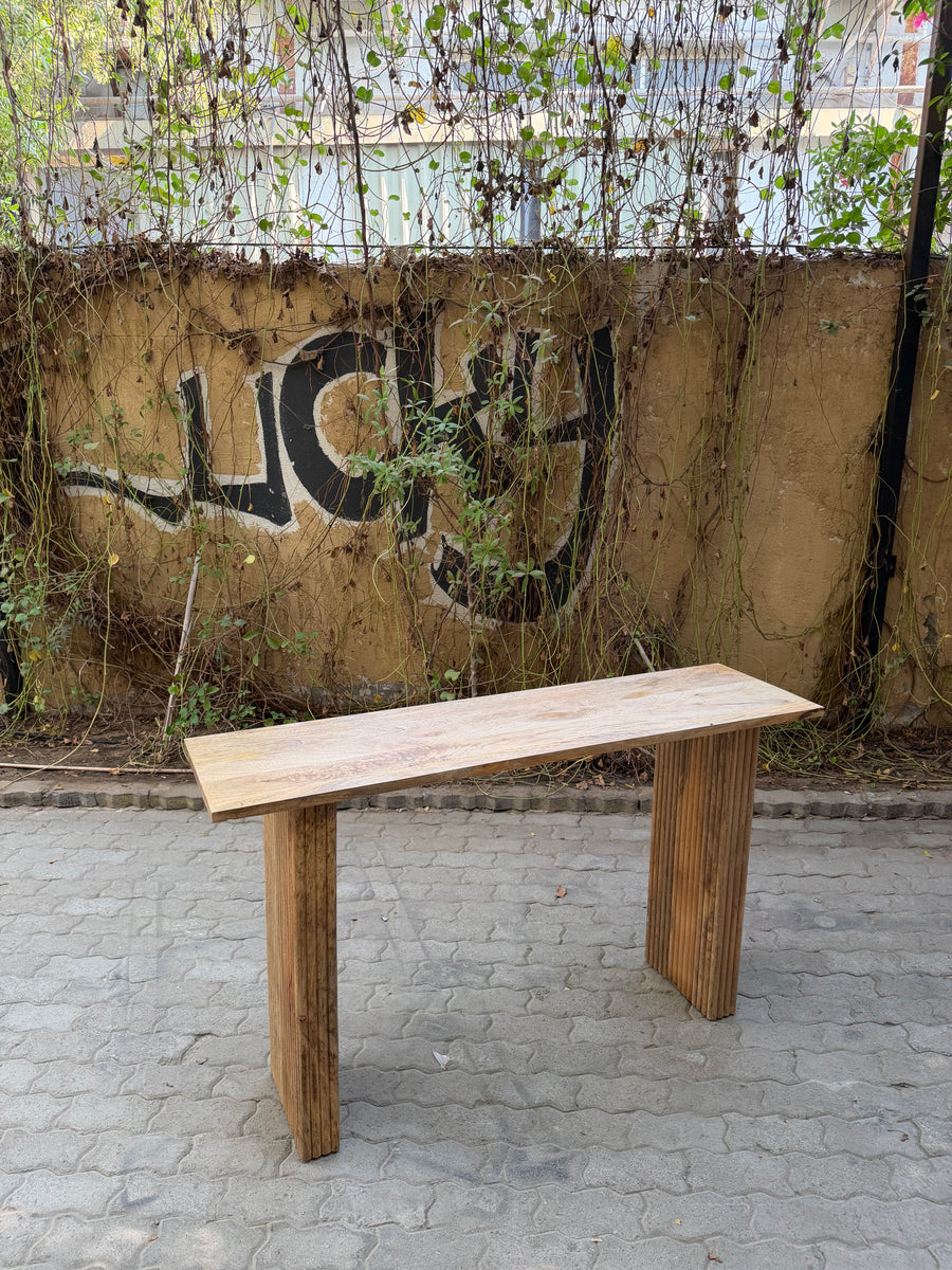 Fluted mango wood console
