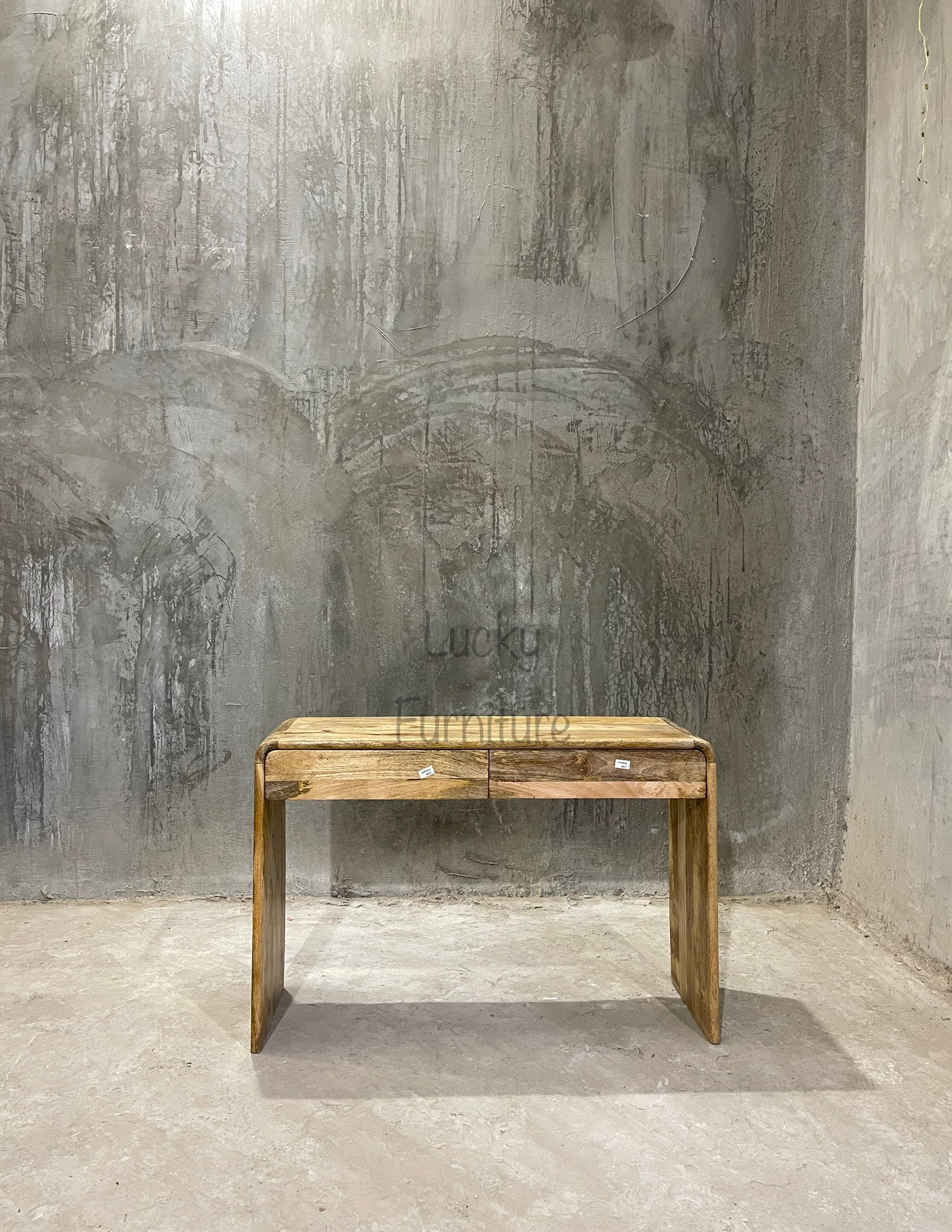 Round edge console