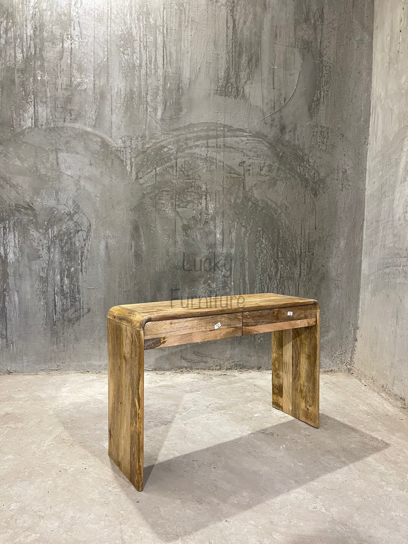 Round edge console