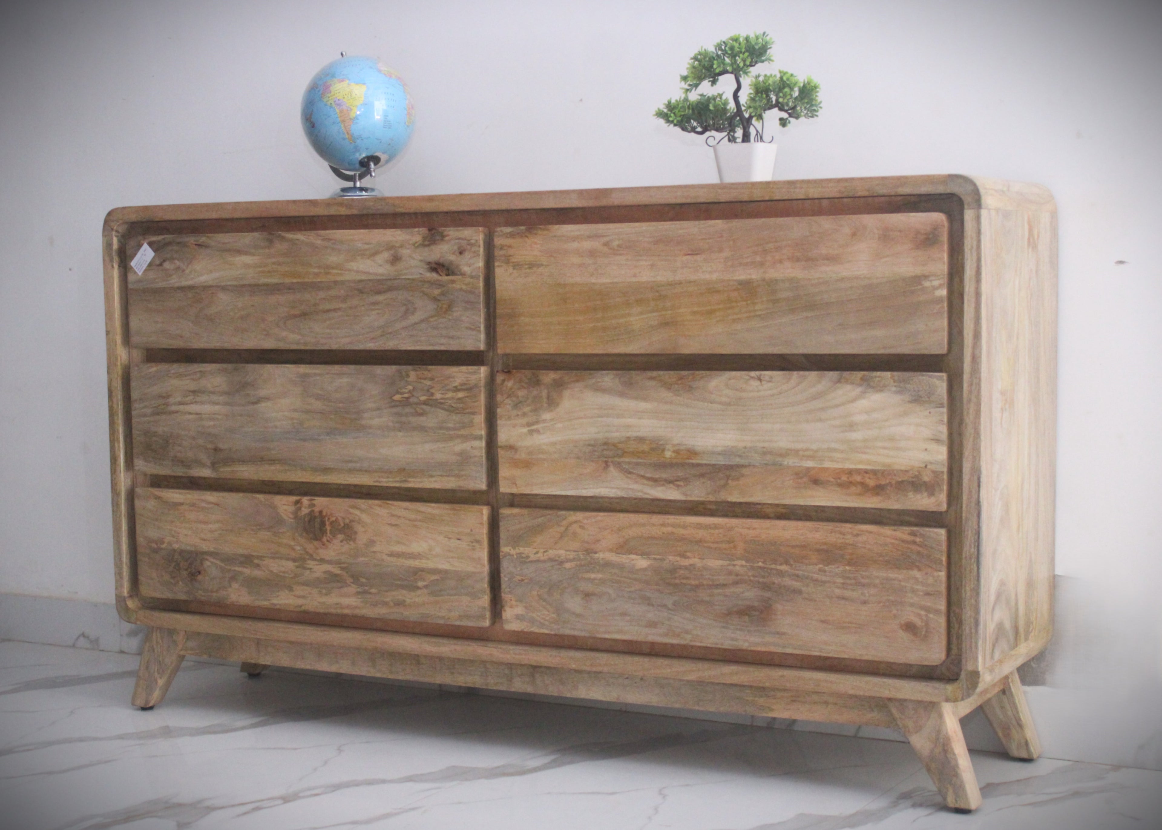 Waterfall edge drawchest