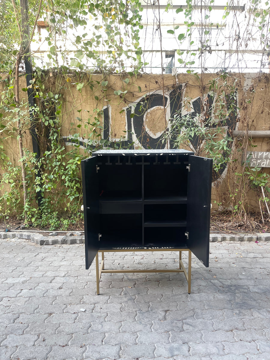 Inlay bar cabinet