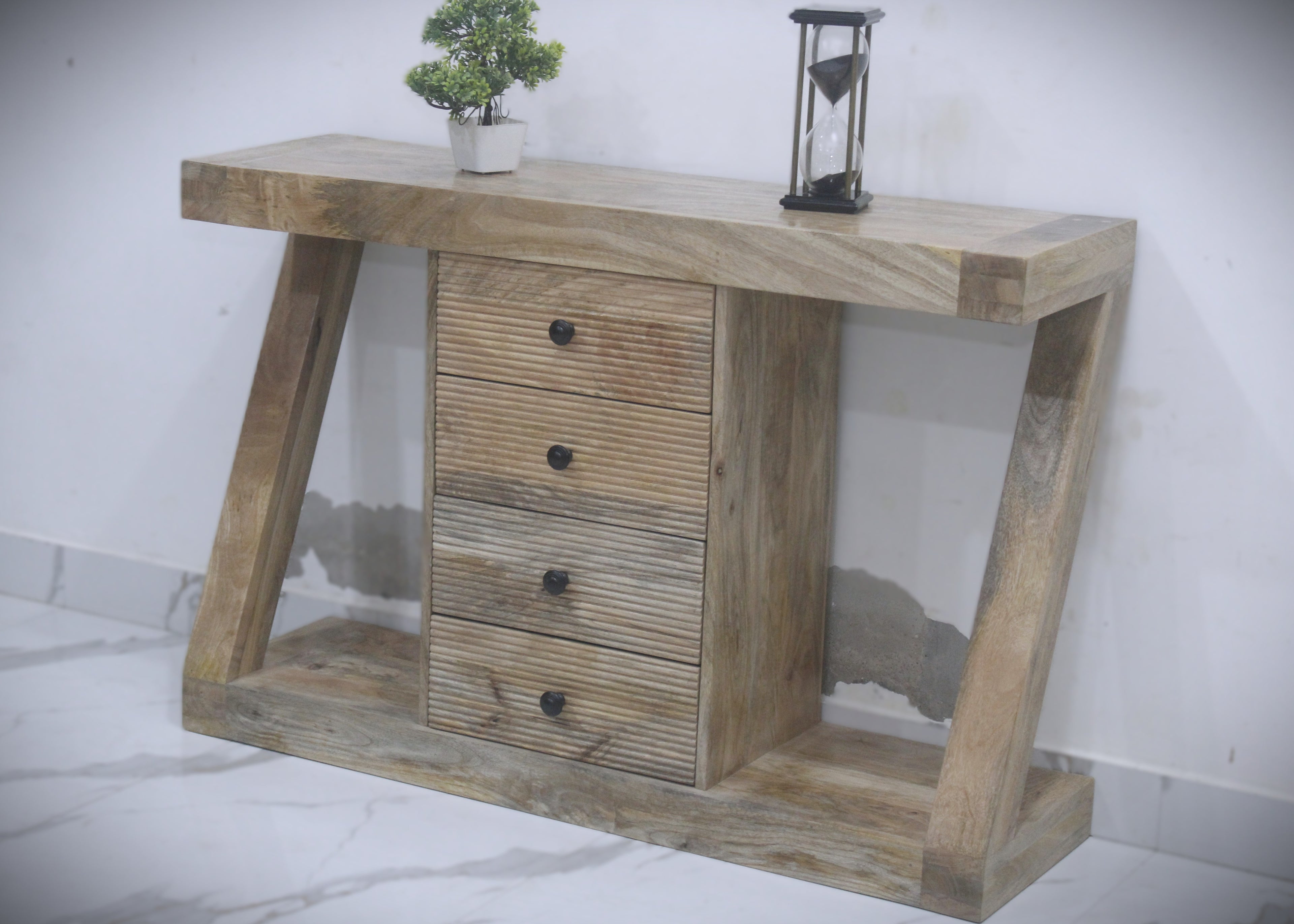 Z design fluted console