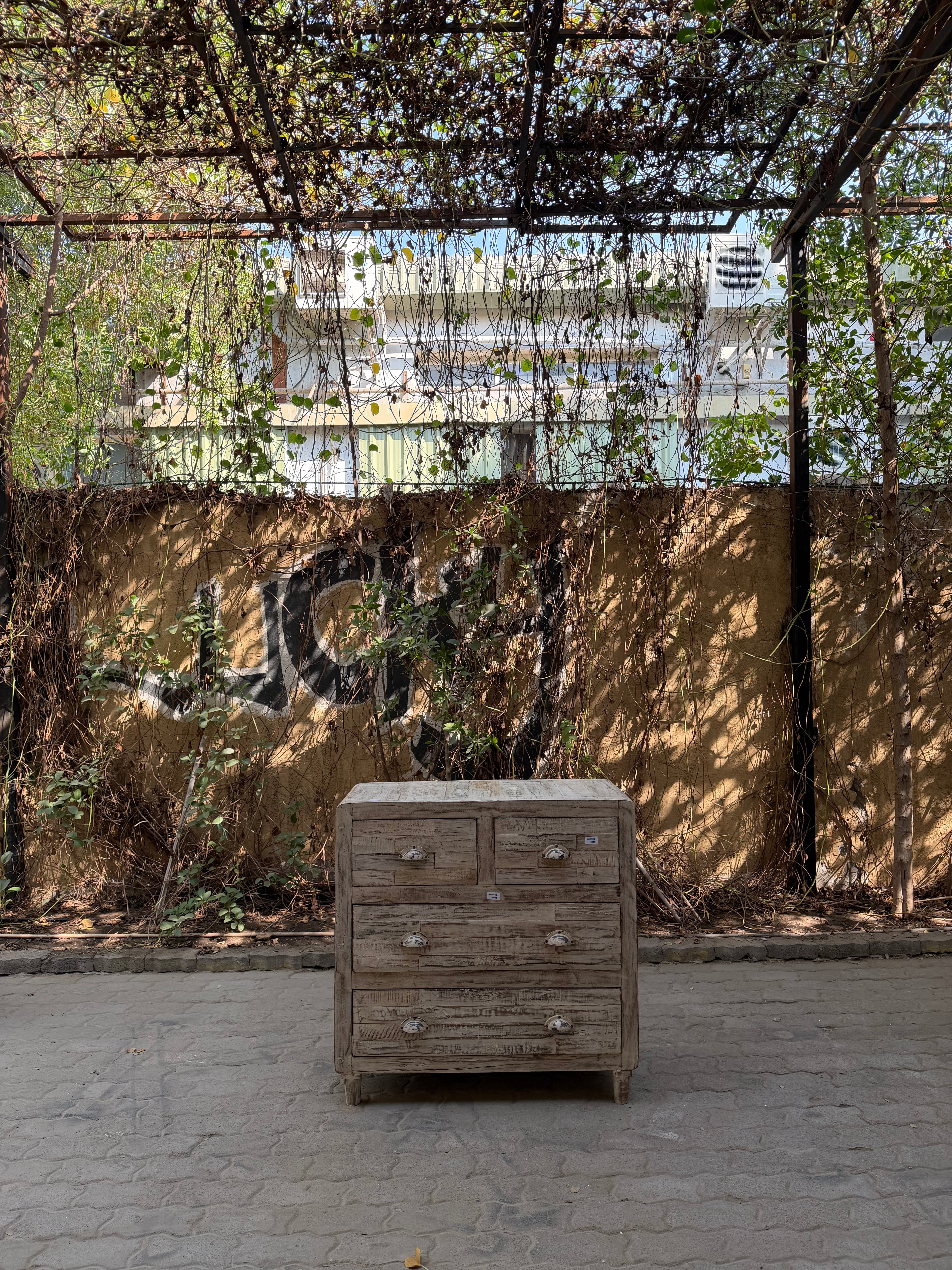 Round edge drawchest