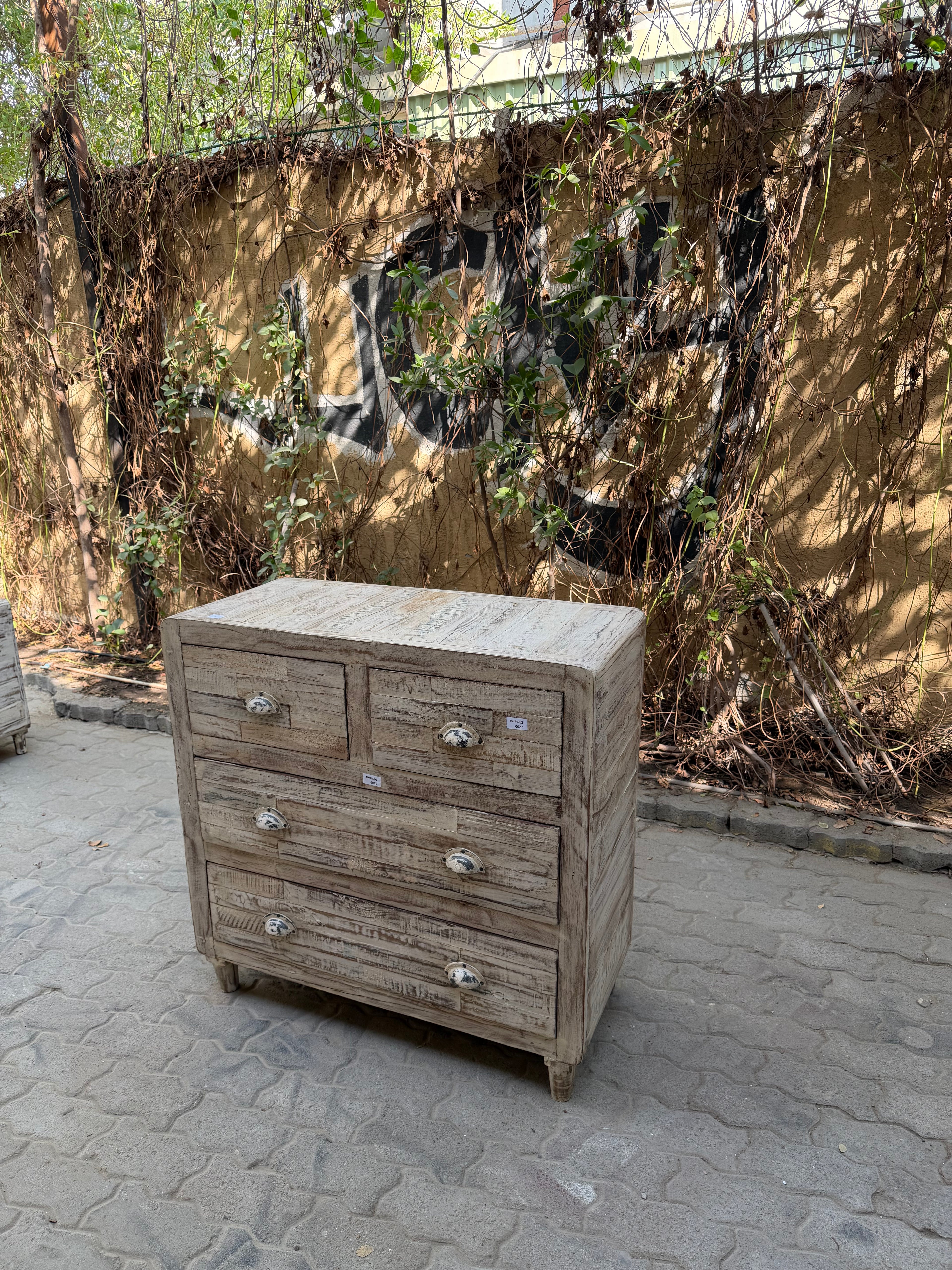 Round edge drawchest