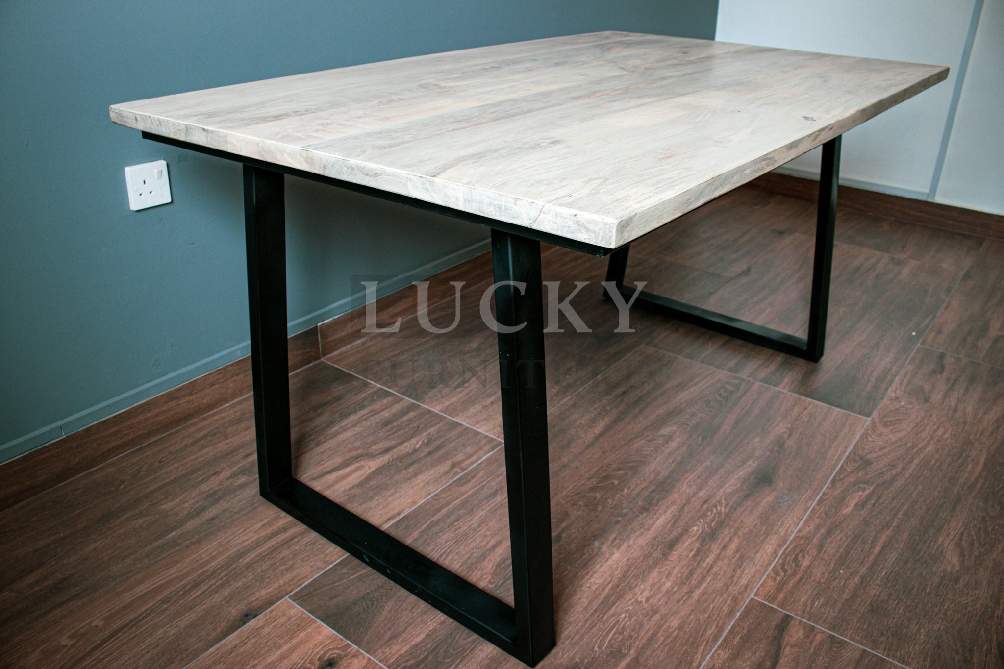 Bleached mango wood table