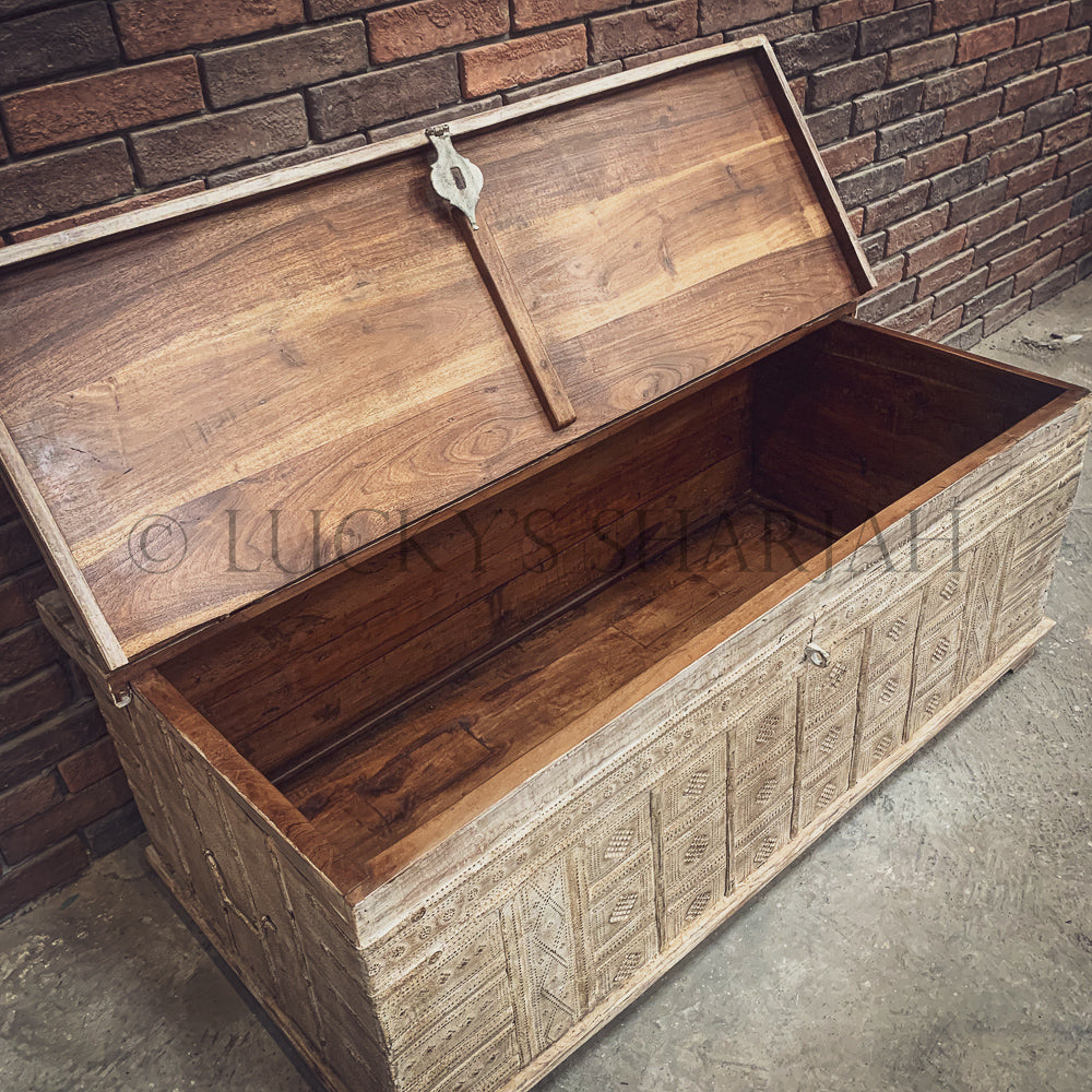 Vintage White wash "Petti" | Lucky Furniture & Handicrafts.