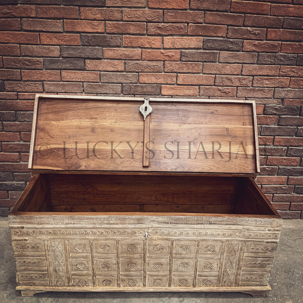 Vintage White wash "Petti" | Lucky Furniture & Handicrafts.